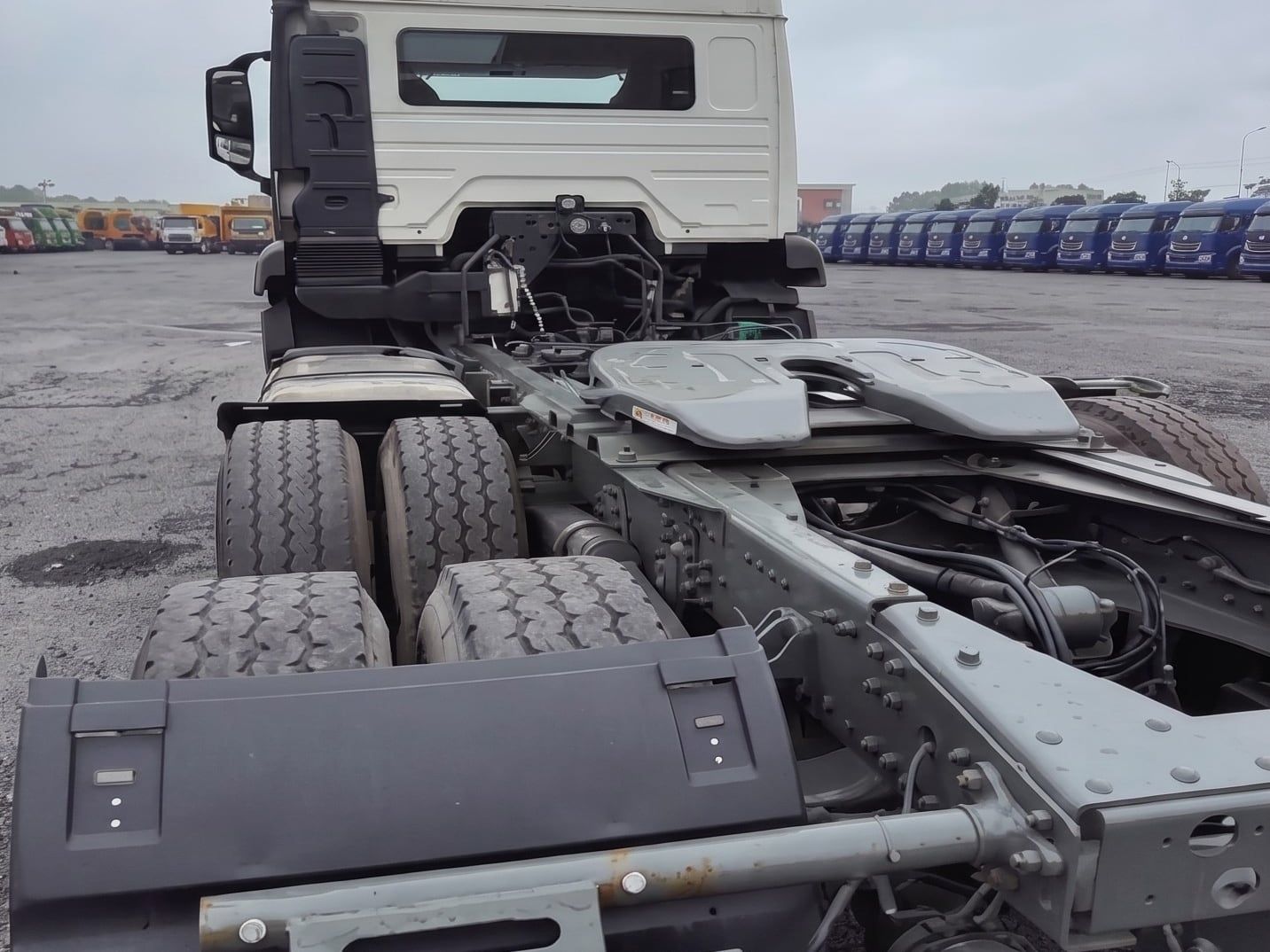 Sinotruk HOWO 6×4 Tractor Truck the chassis behind the cab — fifth wheel, spare wheel carrier and twin rear axles