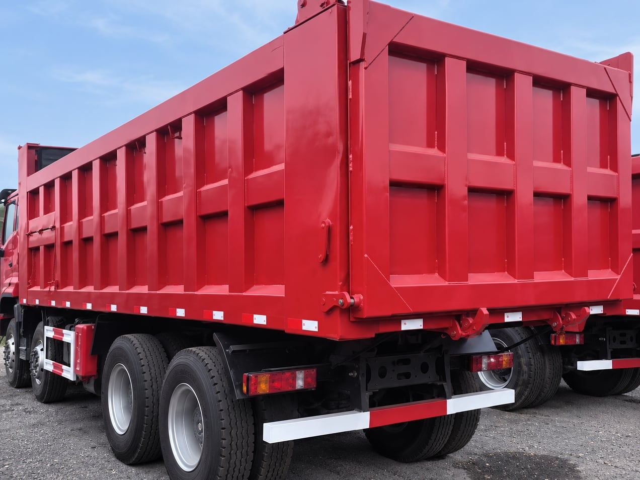 Sinotruk HOWO NX 8×4 Dump Truck the red tipper body seen from behind, tailgate closed