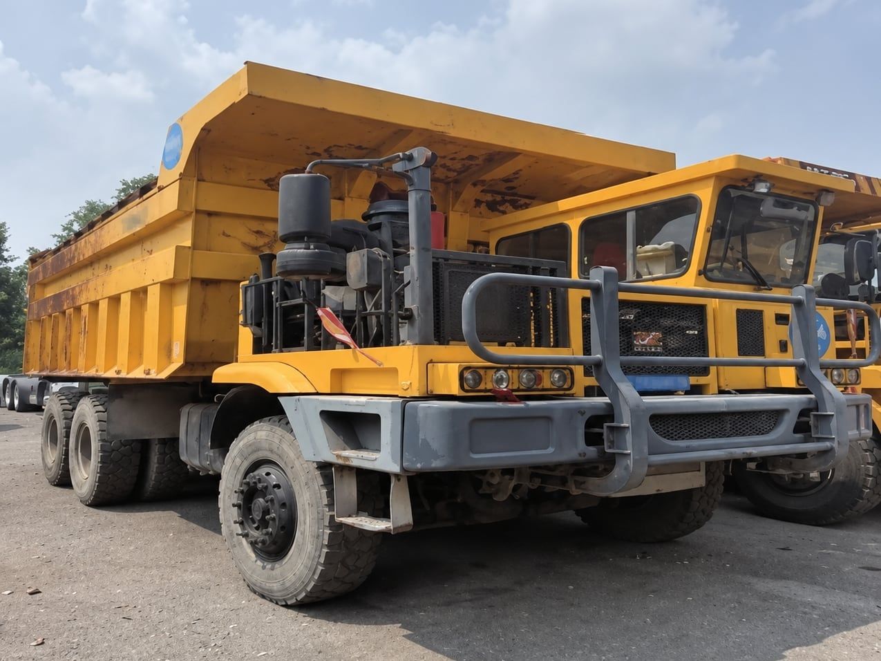 Tonly Wide-Body Mining Truck seen from the side, showing the full length of the dump body and the three axles